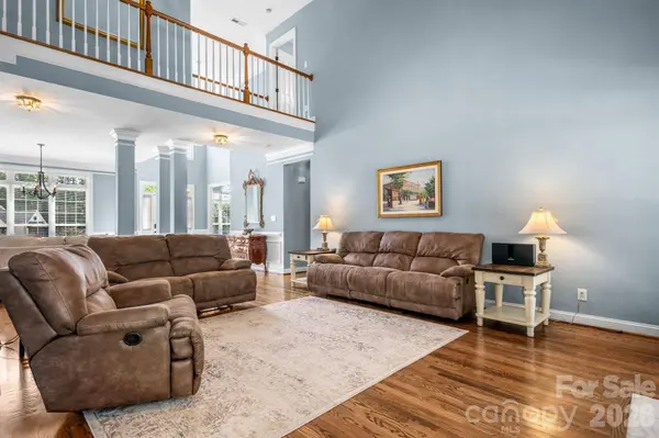 1025 N Shore DR, Hickory, NC 28601