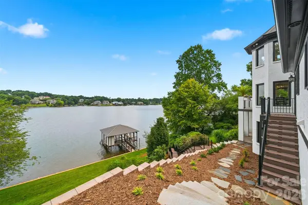 476 44th Avenue DR NW, Hickory, NC 28601