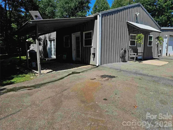 669 Old Lowgap RD, Mount Airy, NC 27030