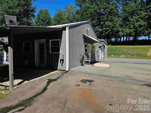 669 Old Lowgap RD, Mount Airy, NC 27030