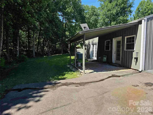 669 Old Lowgap RD, Mount Airy, NC 27030