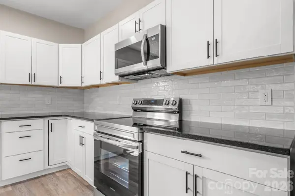 242 8th Avenue DR SW, Hickory, NC 28602