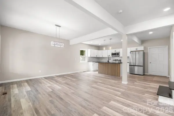 242 8th Avenue DR SW, Hickory, NC 28602