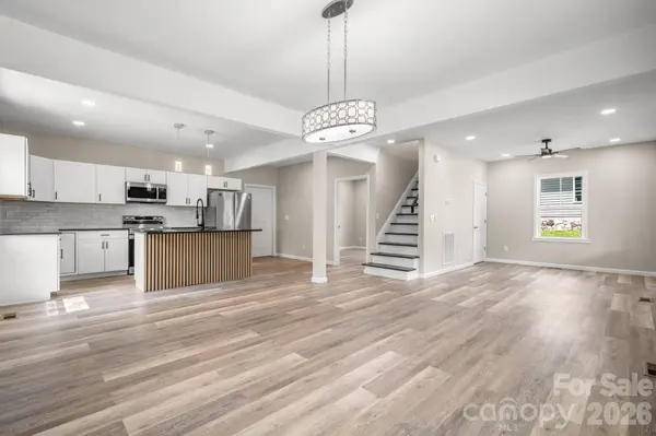 242 8th Avenue DR SW, Hickory, NC 28602