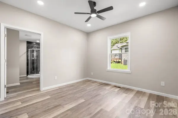 242 8th Avenue DR SW, Hickory, NC 28602