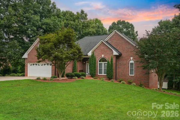11 Greenway DR