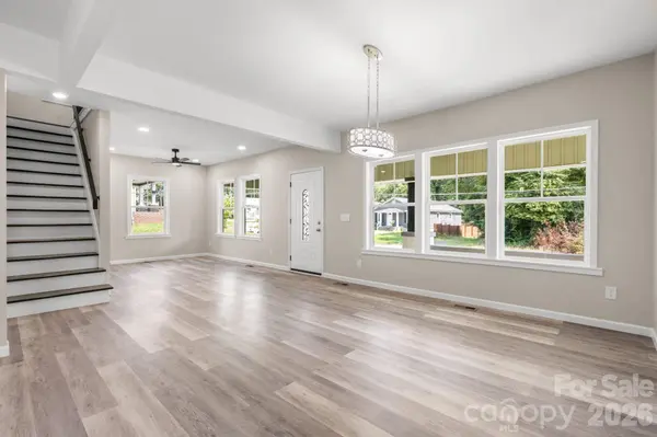 242 8th Avenue DR SW, Hickory, NC 28602