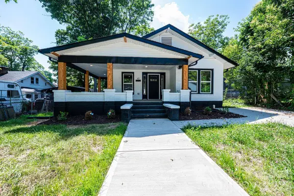 60 5th ST SE, Hickory, NC 28602