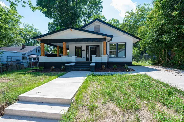 60 5th ST SE, Hickory, NC 28602