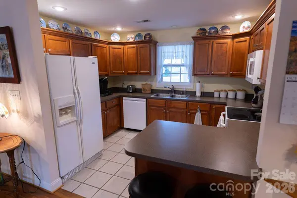 51 Browning DR, Taylorsville, NC 28681