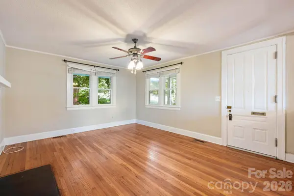 441 8th Avenue DR NW, Hickory, NC 28601
