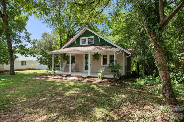 441 8th Avenue DR NW, Hickory, NC 28601