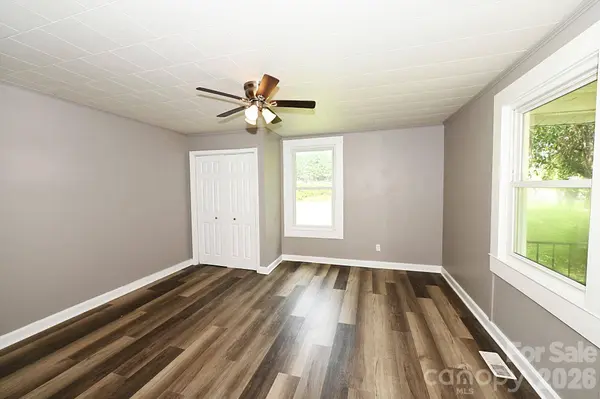 1632 C AVE SE, Hickory, NC 28602