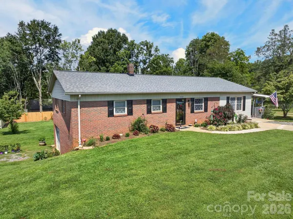 2559 Sweetbriar CIR, Lenoir, NC 28645