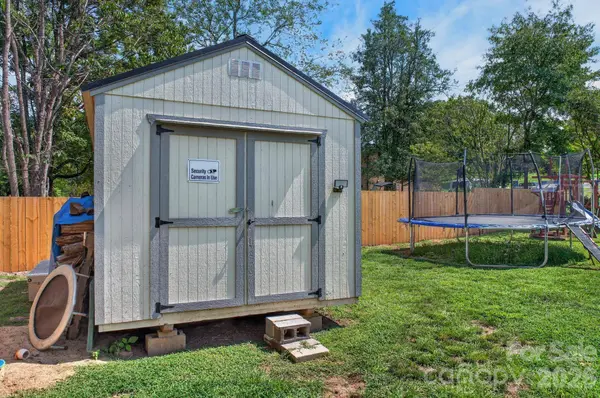 2559 Sweetbriar CIR, Lenoir, NC 28645