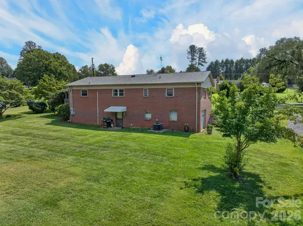 2559 Sweetbriar CIR, Lenoir, NC 28645