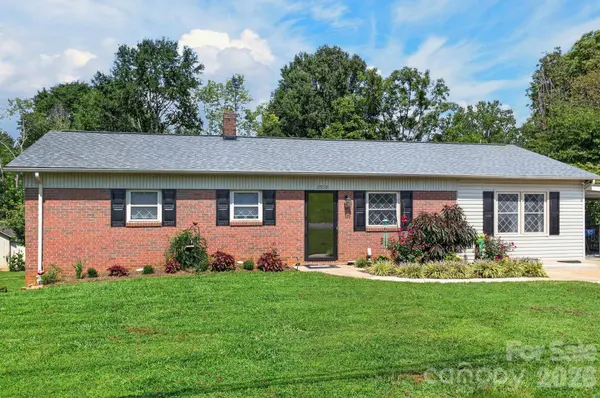 2559 Sweetbriar CIR, Lenoir, NC 28645