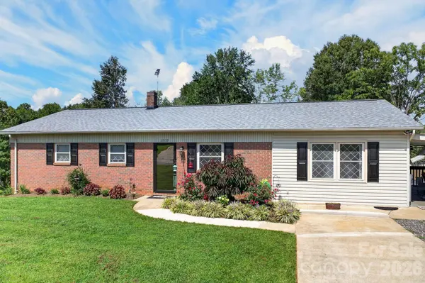 2559 Sweetbriar CIR, Lenoir, NC 28645