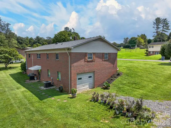 2559 Sweetbriar CIR, Lenoir, NC 28645
