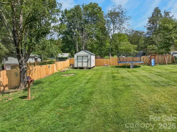 2559 Sweetbriar CIR, Lenoir, NC 28645