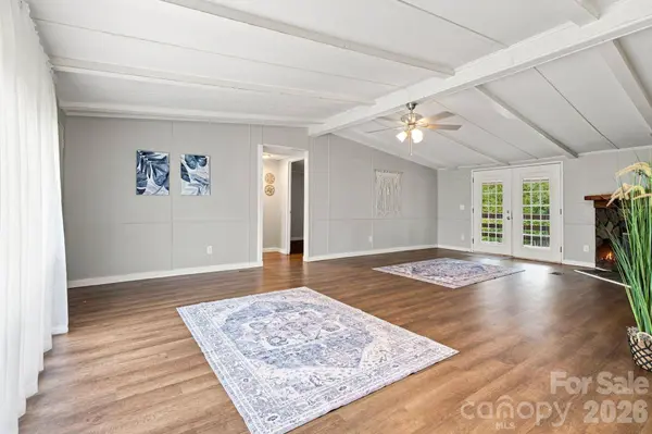 8099 River Bend DR, Claremont, NC 28610