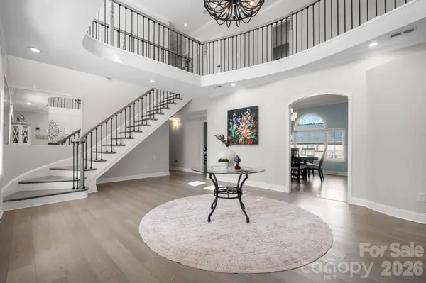 1360 Sweet briar LN, Hickory, NC 28602