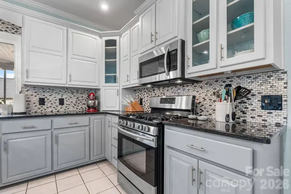1360 Sweet briar LN, Hickory, NC 28602