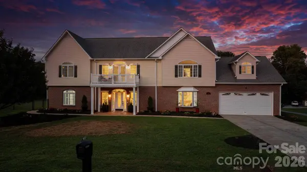 1360 Sweet briar LN, Hickory, NC 28602
