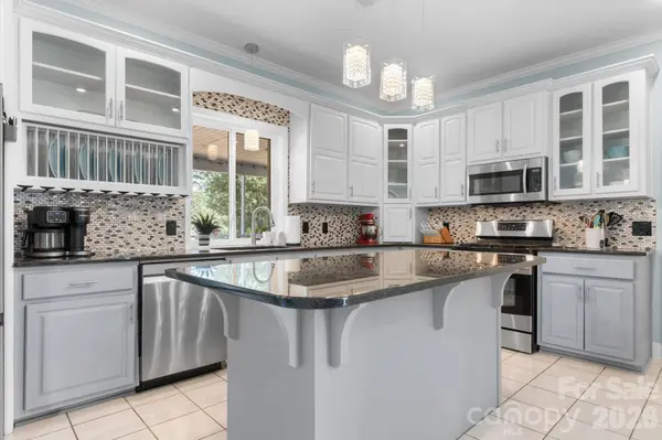 1360 Sweet briar LN, Hickory, NC 28602
