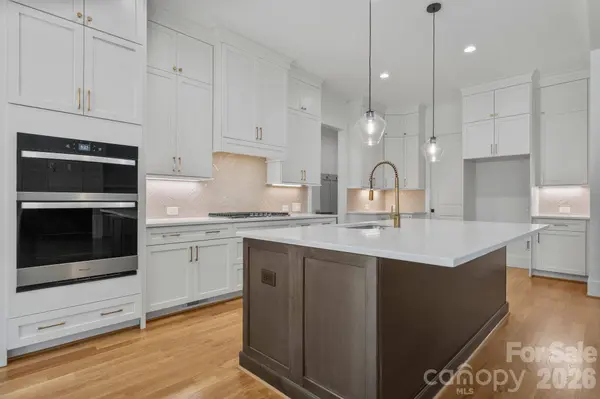 80 42nd Avenue DR NW, Hickory, NC 28601