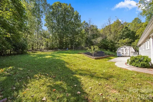 911 Kenham PL SW, Lenoir, NC 28645
