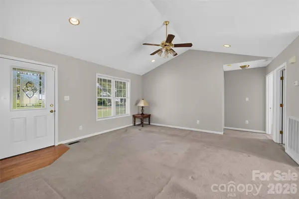 4405 Claralee LN, Hickory, NC 28602