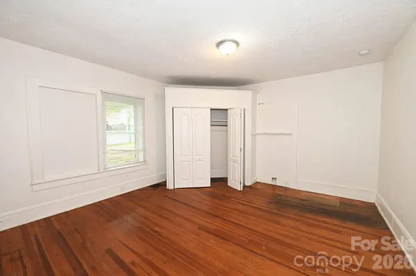 755 2nd AVE SW, Hickory, NC 28602