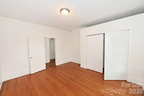 755 2nd AVE SW, Hickory, NC 28602