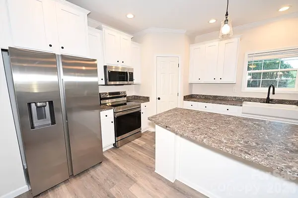 2063 Vance ST, Newton, NC 28658