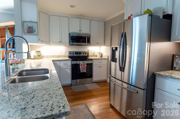 2422 23rd Street DR NE, Hickory, NC 28601