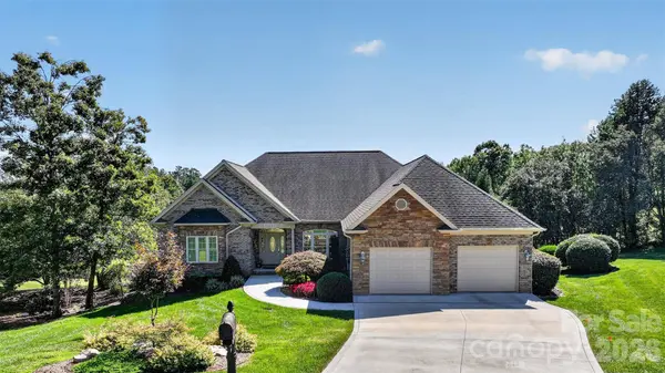 76 Divot CT, Hickory, NC 28601