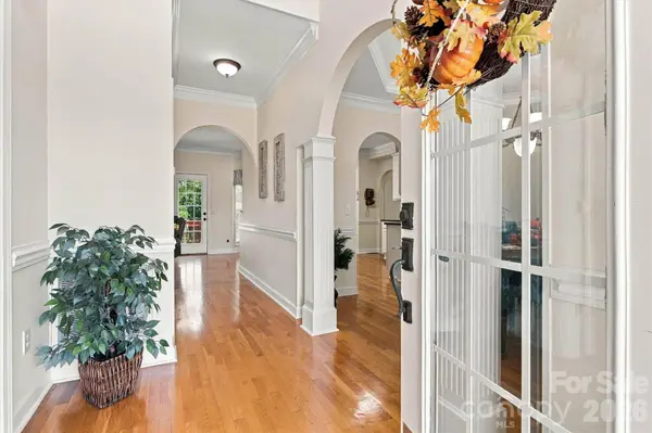 4858 Elmhurst DR NE, Hickory, NC 28601