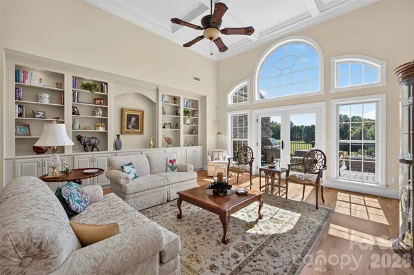 76 Divot CT, Hickory, NC 28601