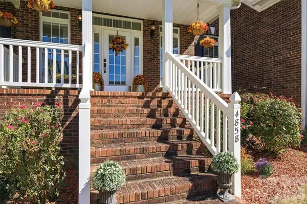 4858 Elmhurst DR NE, Hickory, NC 28601