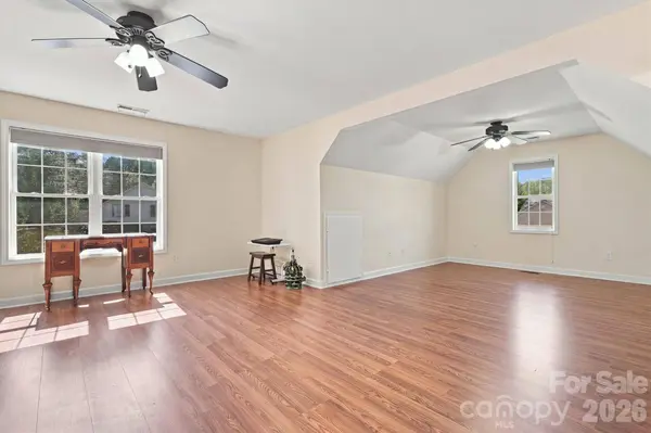 4858 Elmhurst DR NE, Hickory, NC 28601