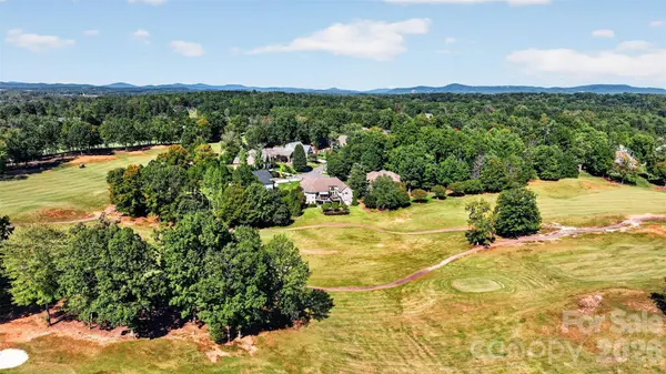 76 Divot CT, Hickory, NC 28601