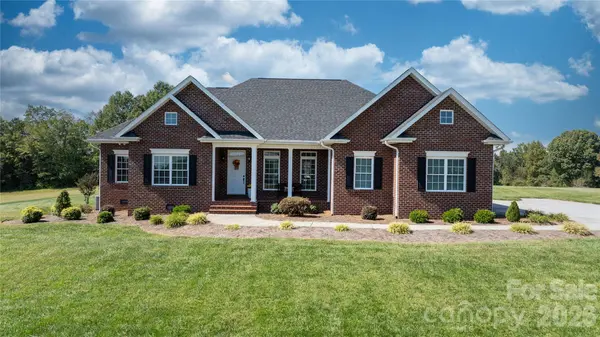 66 Hawks RDG, Hickory, NC 28601