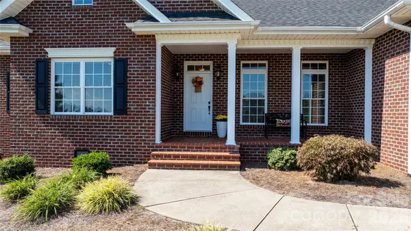 66 Hawks RDG, Hickory, NC 28601