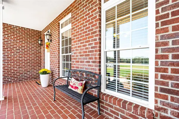 66 Hawks RDG, Hickory, NC 28601