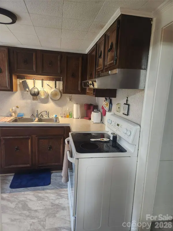 1327 21st Street ST NE #5-6/A, Hickory, NC 28601