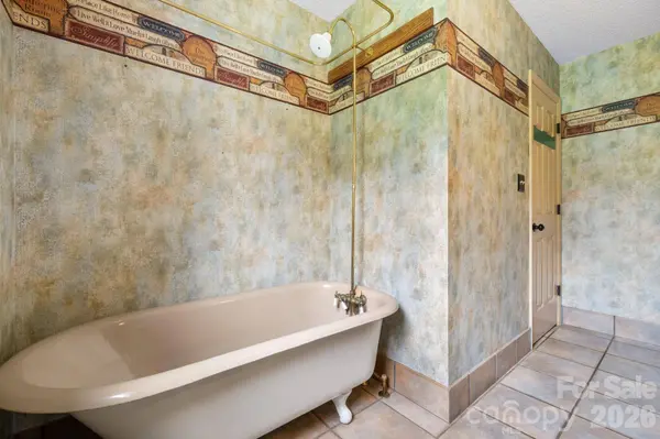 3110 Ninth Tee DR, Newton, NC 28658