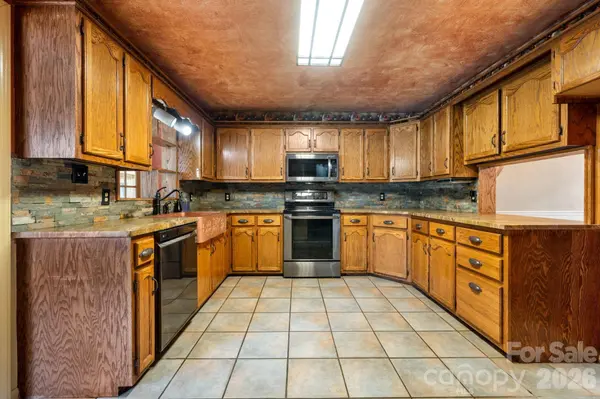 3110 Ninth Tee DR, Newton, NC 28658