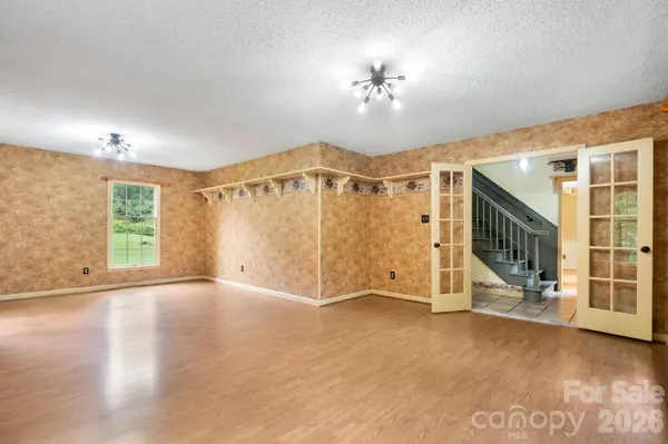 3110 Ninth Tee DR, Newton, NC 28658