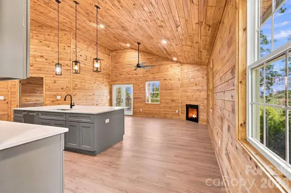 3530 Dogwood LN, Morganton, NC 28655